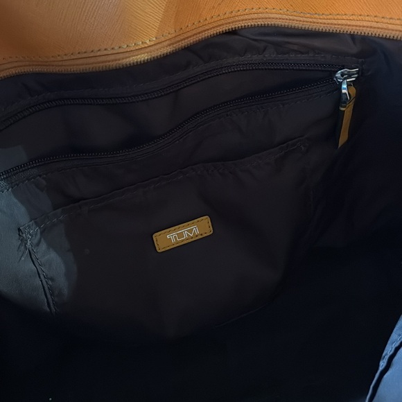 Tumi yellow/ Orange Tote Bag with Structured Design - carry on attach ability - Picture 5 of 7